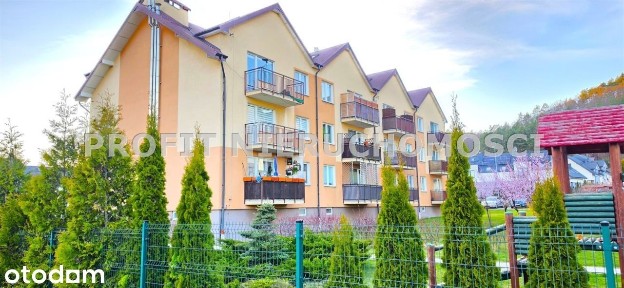 Atrakcyjne mieszkanie z balkonem w Redzie