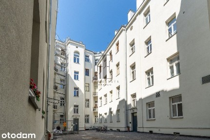 Odnowiona Kamienica | Plac Trzech Krzyży | Winda