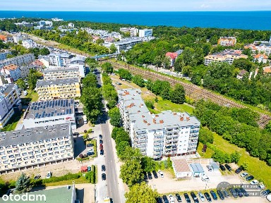Lokal usługowy na parterze.