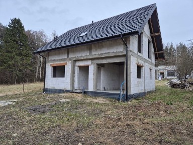Dom w stanie surowym - blisko lasu, stawu i centrum