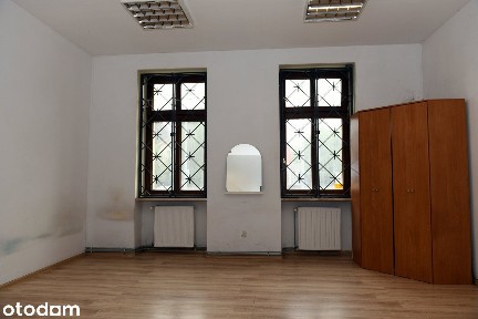 Sprzedam w centrum do podziału na dwa mieszkania lub lokal użytkowy