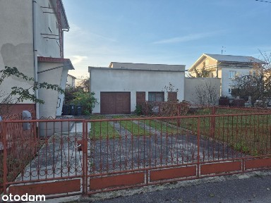 Dom wolnostojący z dużą działką w mieście