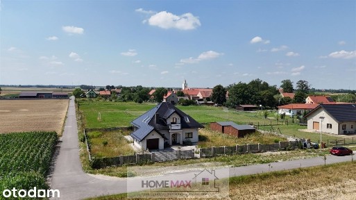 Dom wolnostojący z garażem w Postolicach blisko A4