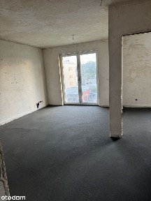 Dom bliźniak z użytkowym poddaszem i ogródkiem