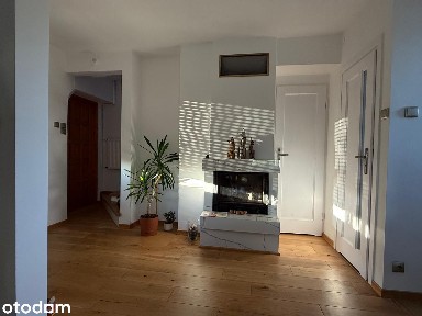 REZERWACJA Dom z garażem i ogrodem w pięknej okolicy
