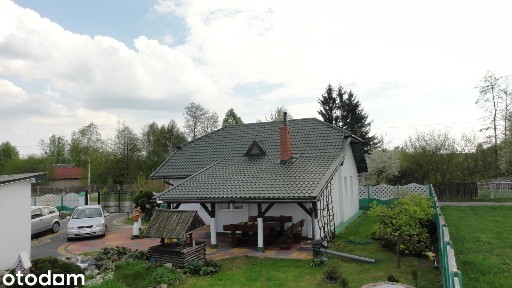 Bardzo zadbany, gotowy do zamieszkania dom + działka 4630 m kw.+garaże