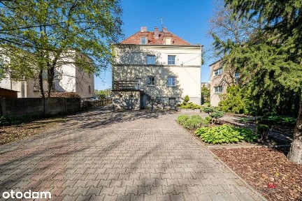 Dwa Mieszkania i Lokal (Połowa Kamienicy)