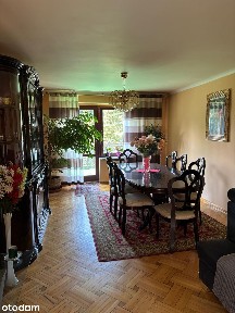 Dom piętrowy z dużym garażem i instalacją fotowoltaiczną