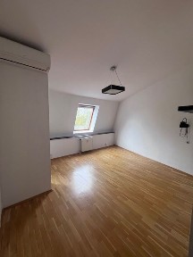 Mieszkanie w cichej okolicy. 2 pokoje plus antresola. Klimatyzacja.