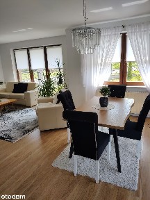 Dom wolnostojący z dwoma garażami, piwnicą i pięknym WIDOKIEM!