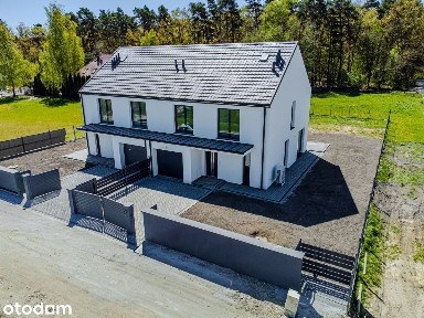 Nowoczesny bliźniak przy lesie