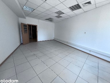 Lokal biurowy 32 m² z parkingiem i windą w Śródmieściu
