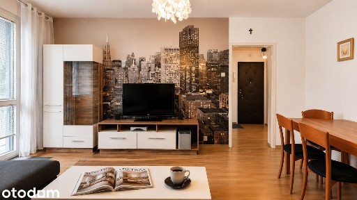 Lokal z balkonem na I piętrze - przestrzeń, światło i zieleń za oknem