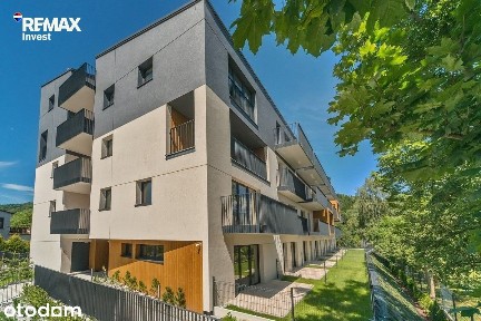 Duże mieszkanie z dwoma balkonem i wykuszem