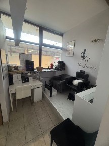 Wynajmę cały lokal / Podnajmę stanowisko Salon fryzjersko kosmetyczny Kraków