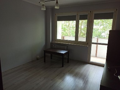 Wolności 41,pierwsze piętro,środkowe,2 pokoje,wolne od zaraz.