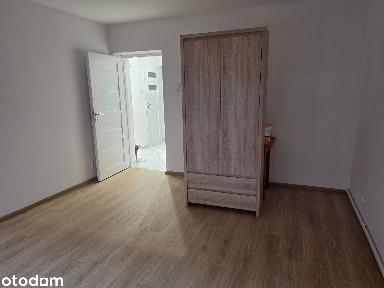 Mieszkanie 2-pokojowe z balkonem i miejscem parkingowym pod blokiem.