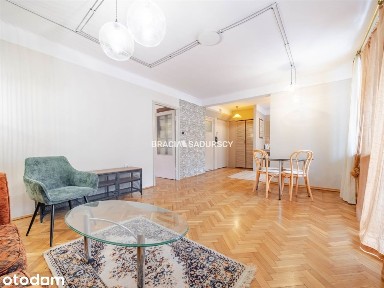 Kameralne mieszkanie blisko centrum.