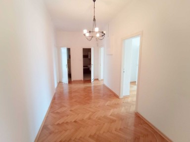 od 01.10 Mieszkanie 3-pokoje dla 2-3 osób 80m2 ul. Krowoderska /ul.Szlak STARE MIASTO blisko PK AGH UKEN