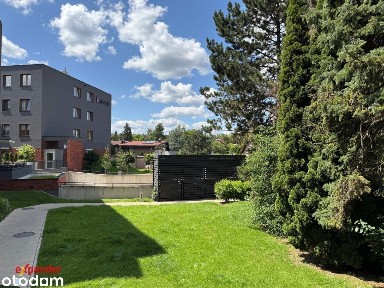 OKAZJA! 3 pokoje, balkon, 2 miejsca w garażu, DUŻO zieleni, KATO ul.