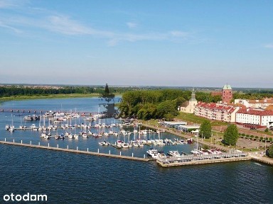 Hotel tuż nad wodą z widokiem na marinę