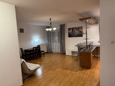 Przestronne mieszkanie z garażem podziemnym 3 minuty od metra Ursynów | Spacious apartment with underground parking space 3 minutes from Ursynów metro