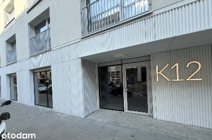 Lokal 51 m² z witrynami przy ruch. ulicy w nowym budynku na Pradze
