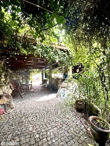 Dom dwurodzinny z pięknym ogrodem i dodatkową działką budowlaną