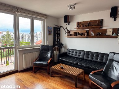 Oferta sprzedaży pięknego dwupoziomowego apartamentu. W pobliżu lasu.
