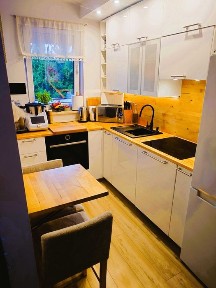 Klimatyczne 3 pokoje (64m²) + wielki balkon 12m², 2 miejsca, komórka!