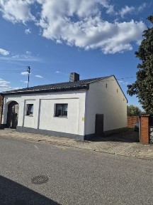 Dom wolnostojący, gotowy do zamieszkania.Cały po kapitalny remoncie.