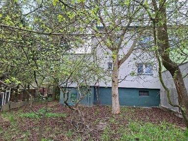 Połowa bliźniaka z lat 70. w Kielcach, w spokojnej okolicy