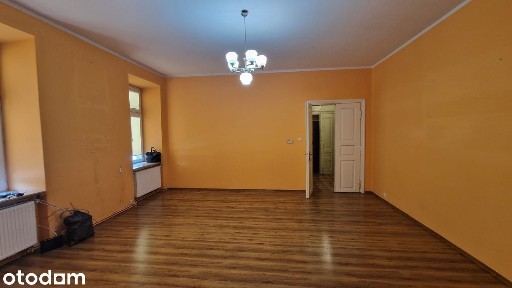 Klimatyczne Mieszkanie ze Spiżarką / Warsztatem