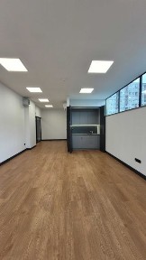 Lokal usługowy 78 m kw. C.H. HALA Strzegomska / Muchobór Mały