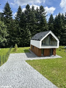 Piękny dom u podnóża Babiej Góry bezpośrednio nad górskim potokiem