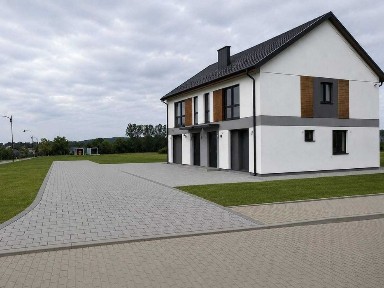 Dom w zabudowie bliźniaczej w centrum kielna