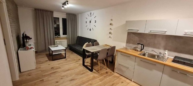 REZERWACJA - Centrum - widok na ratusz, 2 pokoje, 34m, 1 pietro