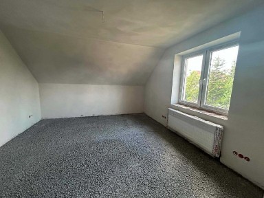 Funkcjonalny dom z 2004 roku w spokojnej okolicy - Boża Wola
