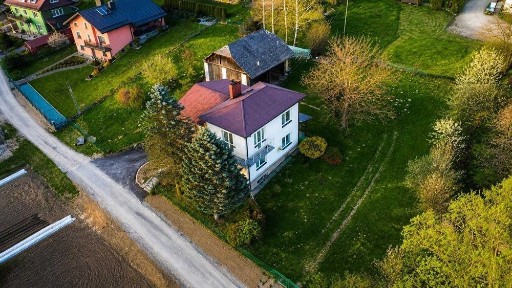 Dom w Domaradzu z dużą 27 arową widokową i ogrodzoną działką.