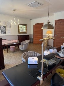 Podnajmę miejsce do wykonywania manicure - dwu stanowiskowe oraz osobny gabinet na pedicure/ masaż/ porady dietetyka, 40m2