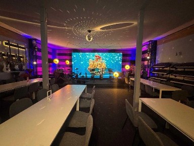 Sala do wynajęcia na imprezy okolicznościowe (Plus ekran LED)