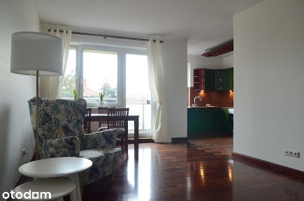 Przestronna kawalerka z garażem i loggią na Gocławku - 39 m²