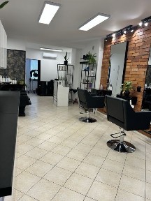 Podnajme 2 stanowiska fryzjerskie i 1 do stylizacji paznokci (manicure)