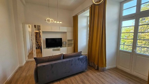 Apartament z antresolą, Bulwary Staromiejskie, Pierwszy najem |
