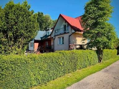 Na sprzedaż przestronna połówka bliźniaka w cichej i spokojnej okolicy