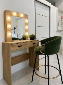 Wynajem stanowiska do manicure i makijażu | Centrum Szczecina