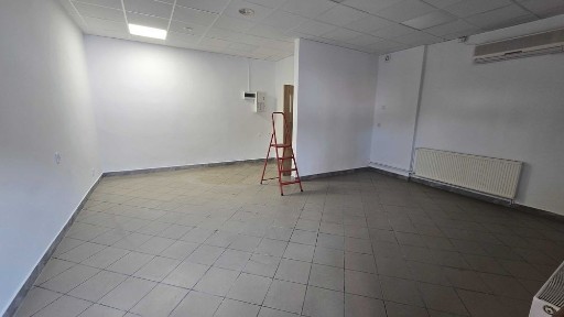 Wynajmę Lokal 35 2 M2 - handlowo - usługowy ul. Polska (obok Biedronki, ACTION)
