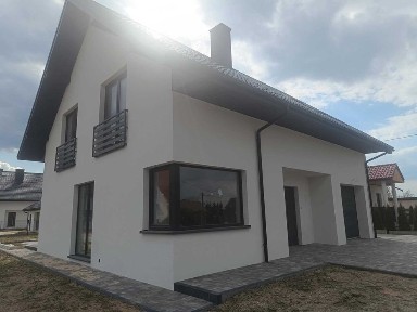 Nowy dom w stanie deweloperskim w Radomicach