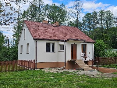 Dom rodzinny w cichej okolicy