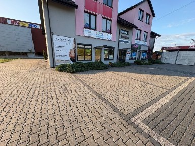 ( REZERWACJA )Lokal 25m2 Parter Doskonała lokalizacja.Parking